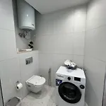 Spacious - 1 Minute Walking From Center 티라나
