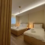 Spacious - 1 Minute Walking From Center 아파트