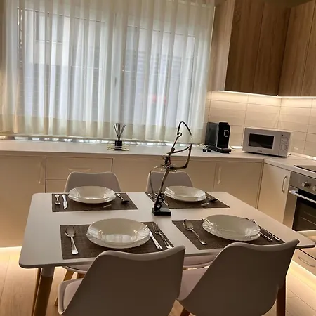 Appartamento Spacious - 1 Minute Walking From Center Tirana