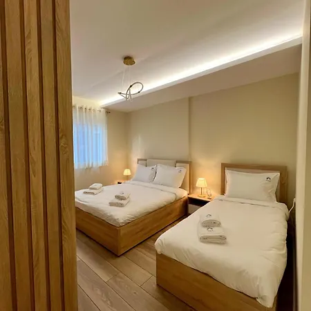 Spacious - 1 Minute Walking From Center Apartment *