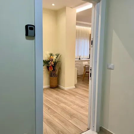 Spacious - 1 Minute Walking From Center Lägenhet Tirana
