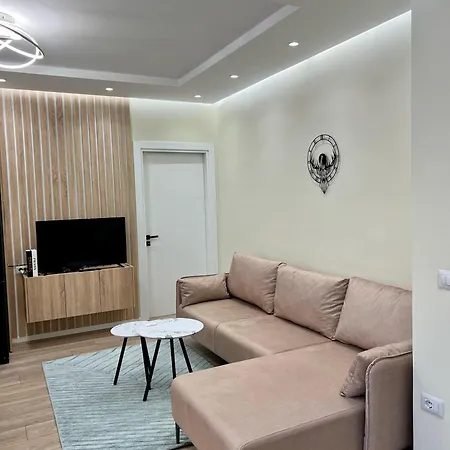 Spacious - 1 Minute Walking From Center * Tirana