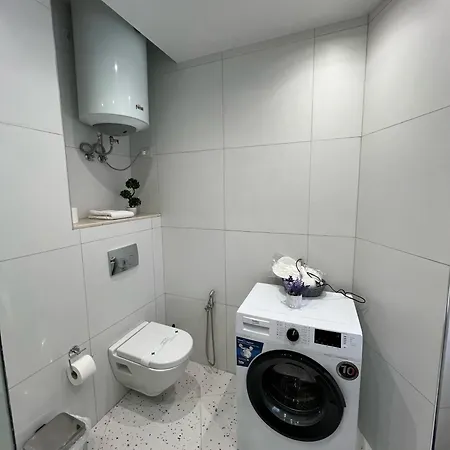 Spacious - 1 Minute Walking From Center Tirana