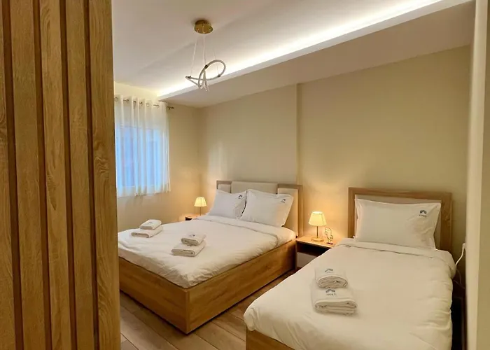 Spacious - 1 Minute Walking From Center Daire *