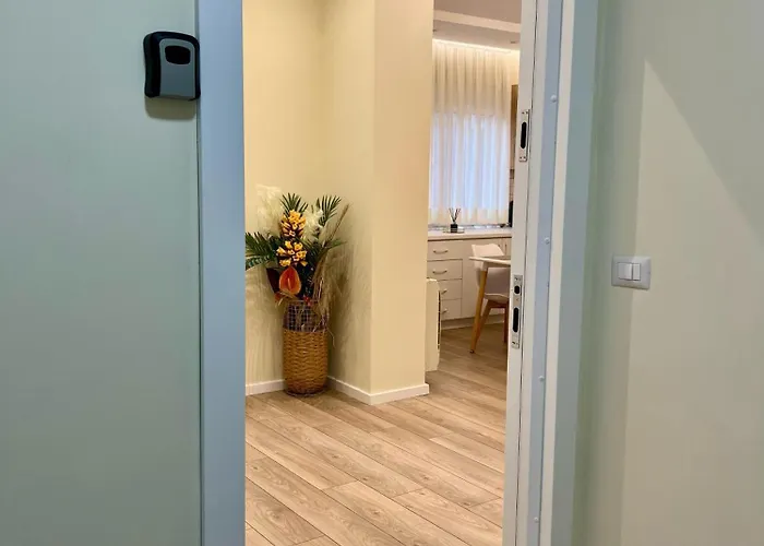 Spacious - 1 Minute Walking From Center Daire Tiran