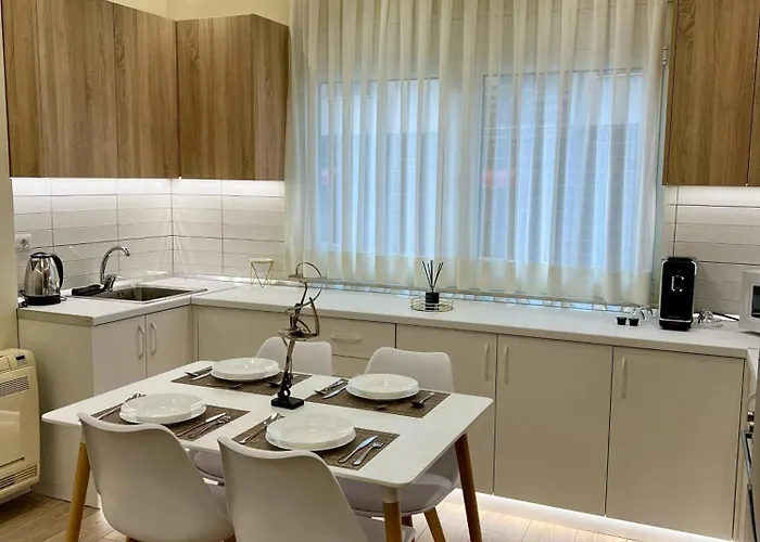 Spacious - 1 Minute Walking From Center Daire *