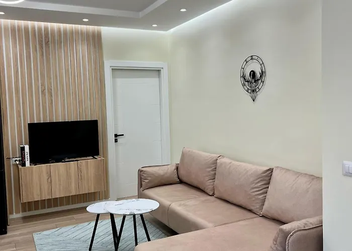 Spacious - 1 Minute Walking From Center * Tiran