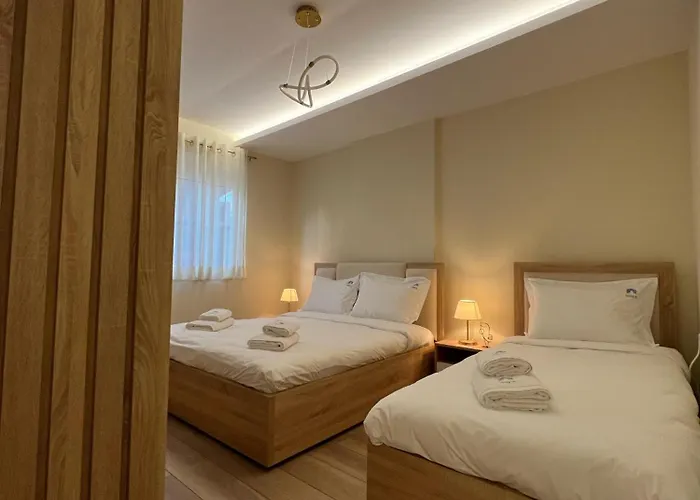 Spacious - 1 Minute Walking From Center Daire